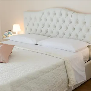 chic-apartment-by-filomena-suite.catania-hotels.net/